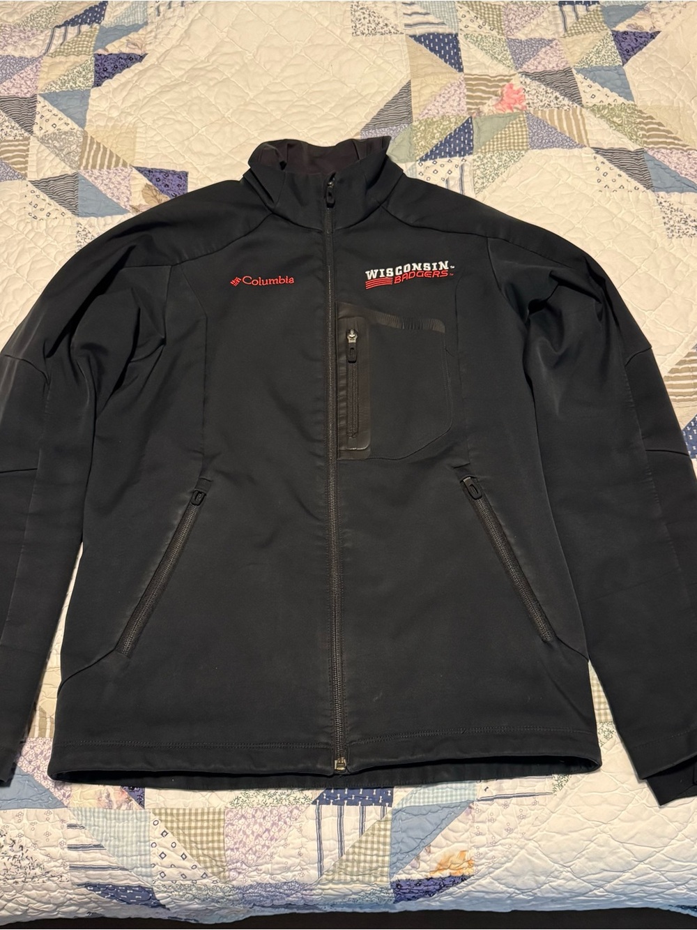 Wisconsin Badgers Columbia Black Softshell Jacket with Omni-heat Small - Picture 1 of 5